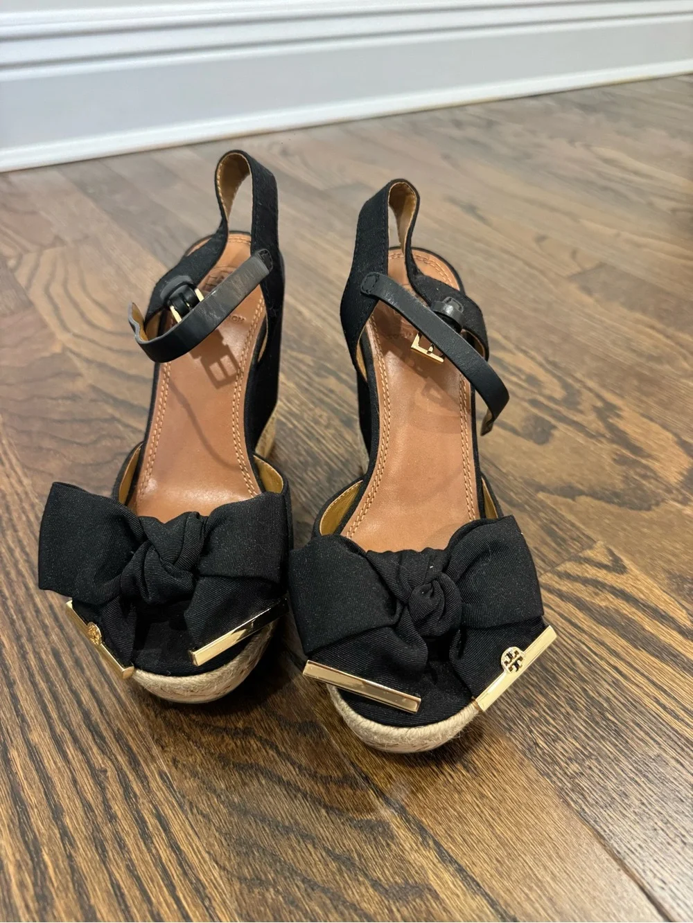 Tory Burch Penny Faille Bow Wedge Size 6.5